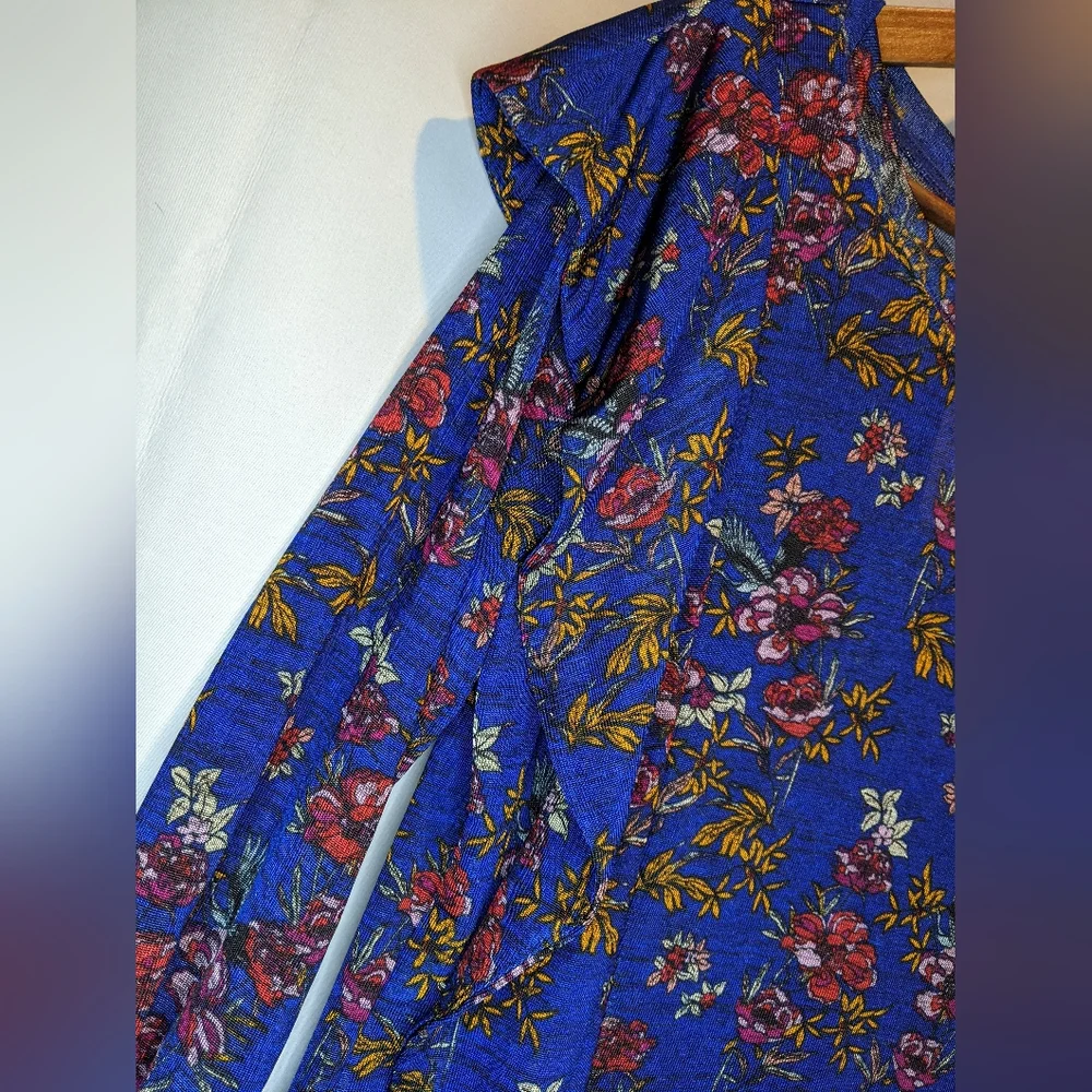 Free People Blue Floral Print‎ Top With Ruffles Women's Size Medium